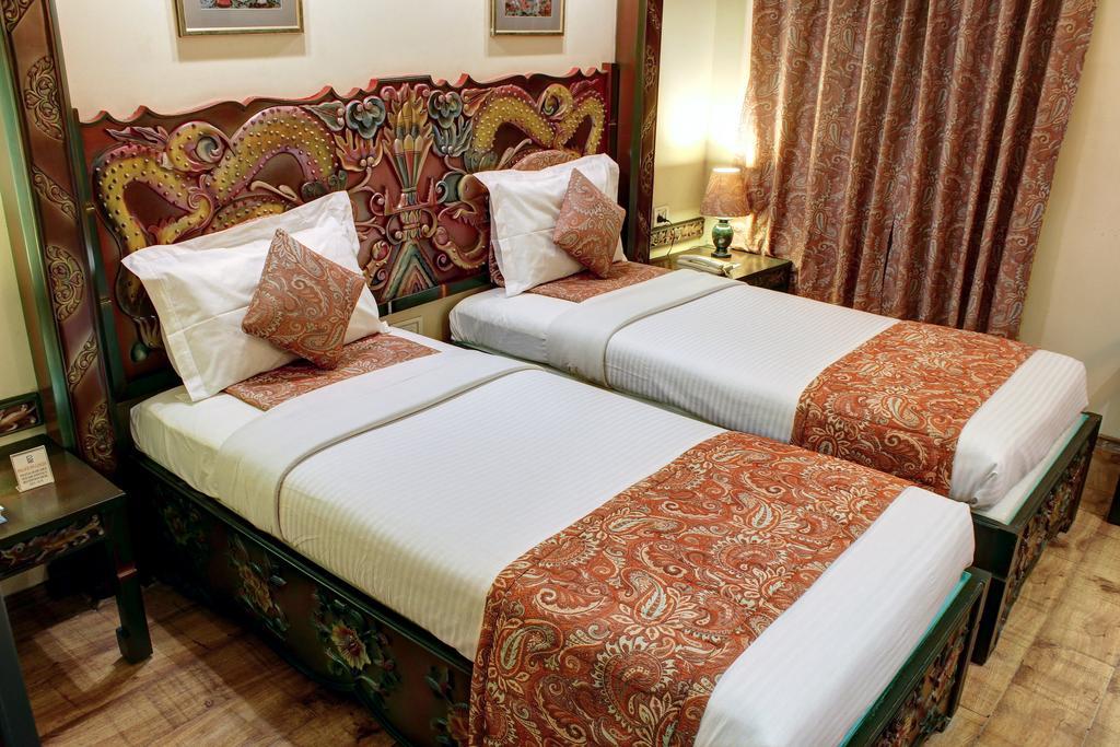 Palace On Ganges - Heritage Hotel Варанаси Экстерьер фото