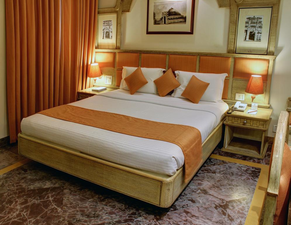 Palace On Ganges - Heritage Hotel Варанаси Экстерьер фото